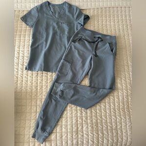 ✨SOLD✨ Baby blue FIGS scrub set